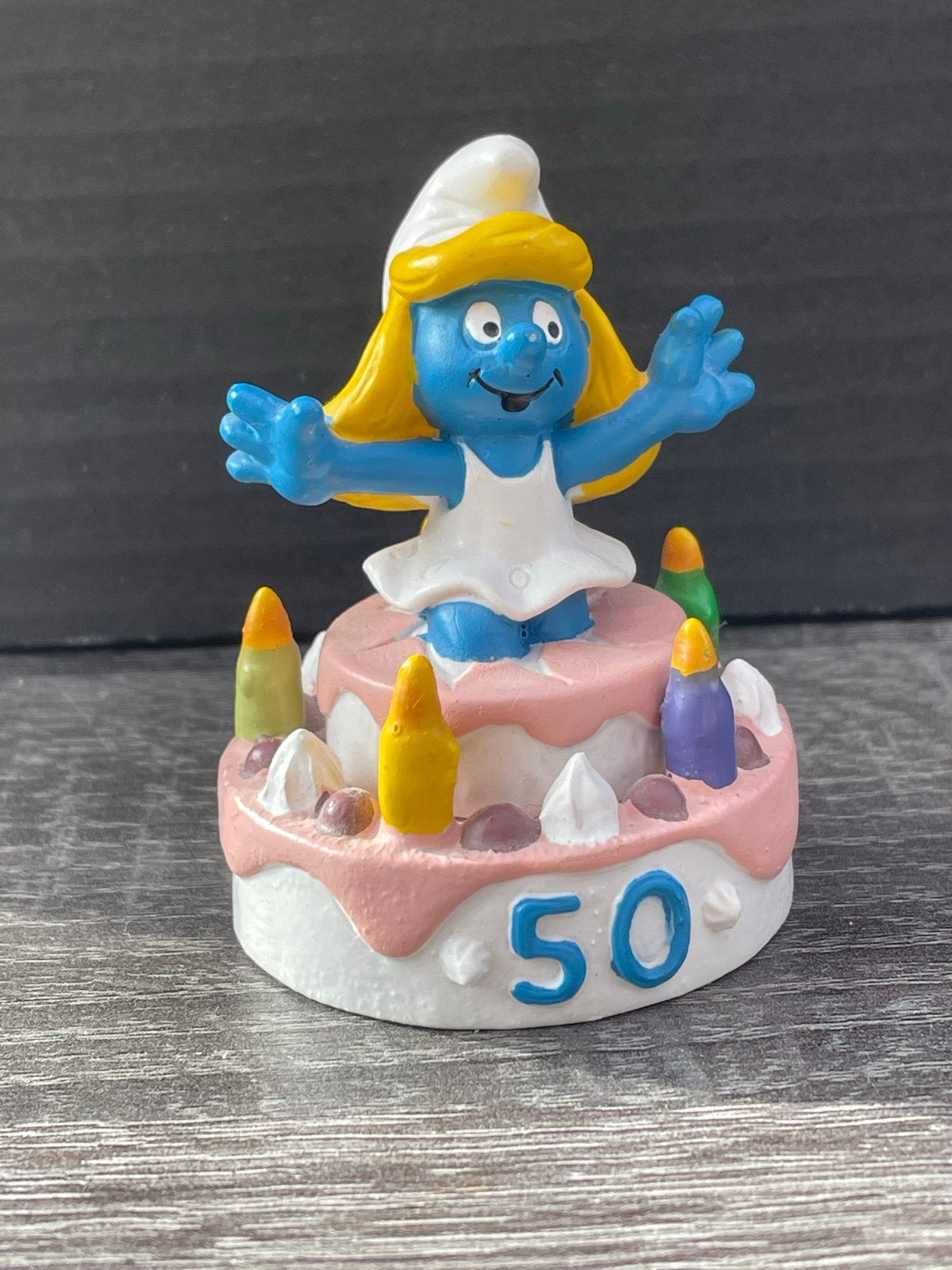 Smurfin 50 jaar jubileum beeldje op taart, Ophalen of Verzenden, Zo goed als nieuw, Smurfin, Poppetje, Figuurtje of Knuffel