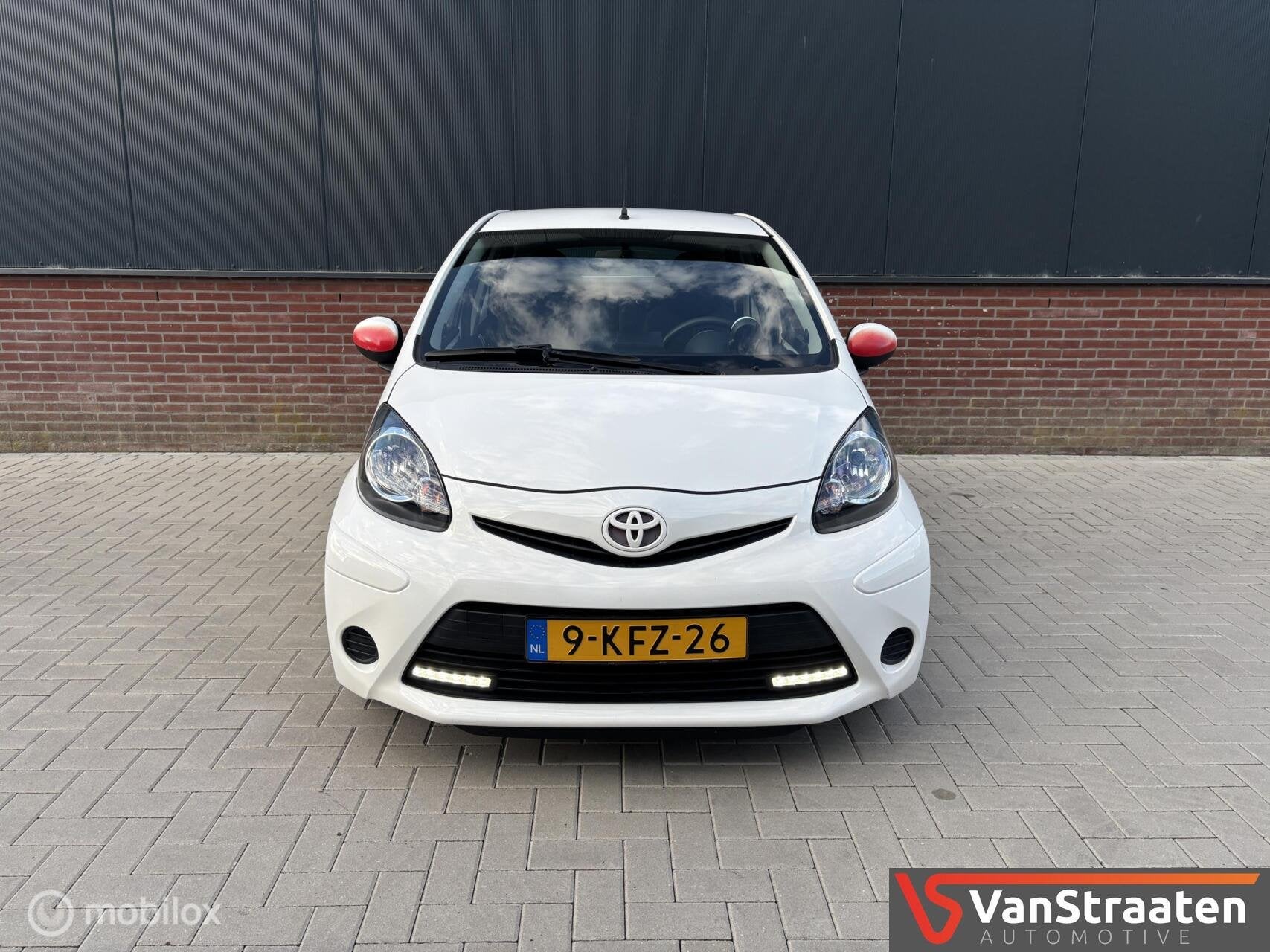 Toyota Aygo 1.0 VVT-i Aspiration | Airco | Carplay | 5 deurs, Voorwielaandrijving, Euro 5, Gebruikt, 4 stoelen