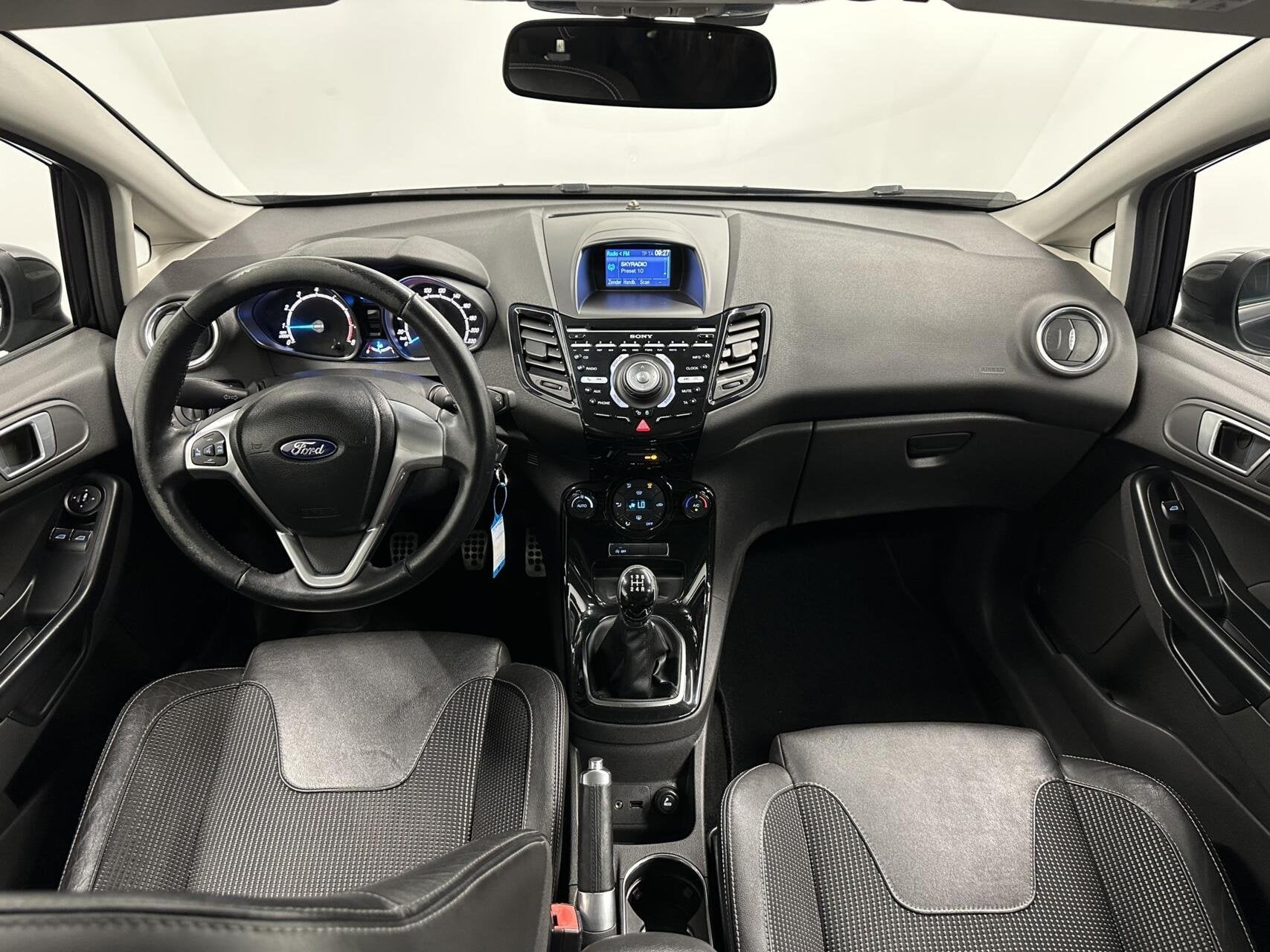 Foto 2 van Ford Fiesta 1.0 EcoBoost Sport ECC STOELVERWARMING LM.