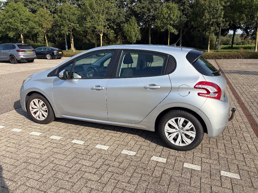 Foto 3 van Peugeot 208 1.2 VTi 82PK 5D 2013 - Grijs / Zilver