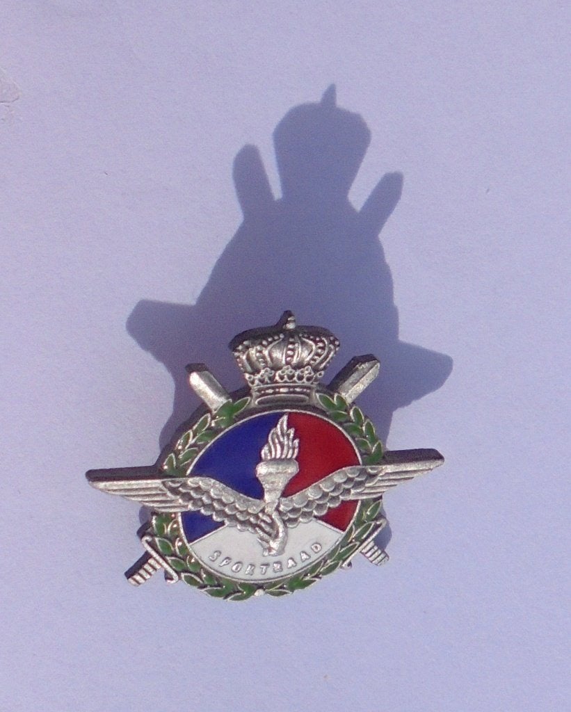 Zeldzaam Militair Speldje SPORTRAAD Koninklijke Luchtmacht, Verzamelen, Ophalen of Verzenden, Luchtmacht, Nederland, Lintje, Medaille of Wings