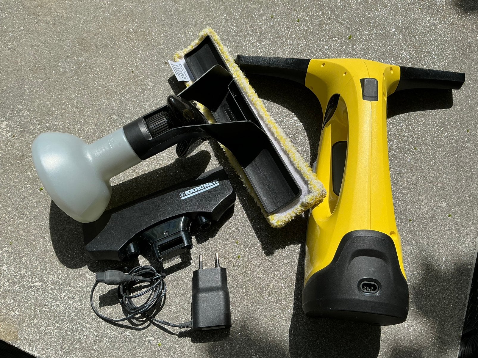 Karcher raamwisser met oplader., Huis en Inrichting, Schoonmaakartikelen, Ophalen, Raamwisser of Trekker