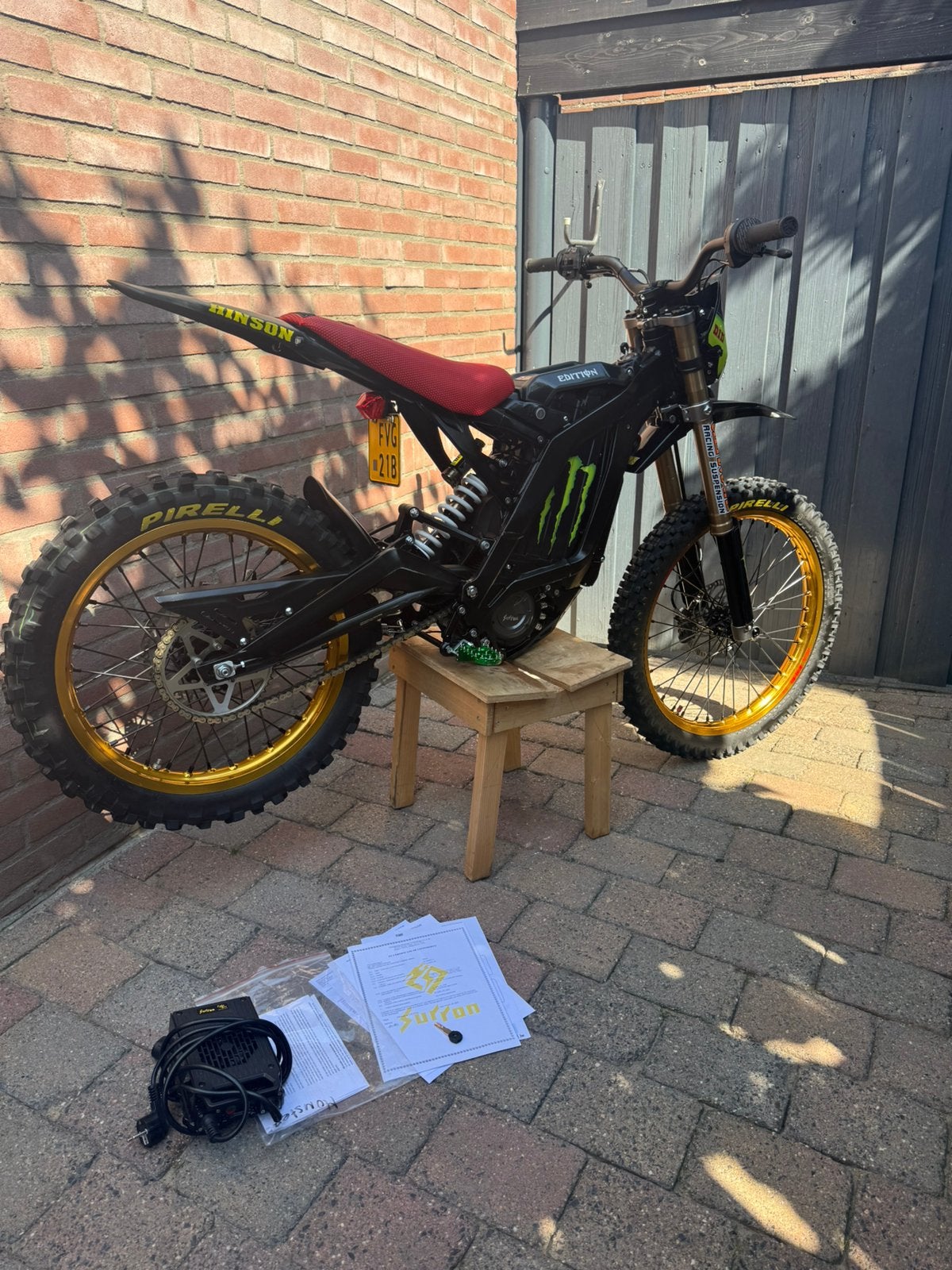 Surron light bee x 2025 (special edition) geel kenteken, Fietsen en Brommers, Brommers | Crossbrommers, Overige merken, 0 versnellingen