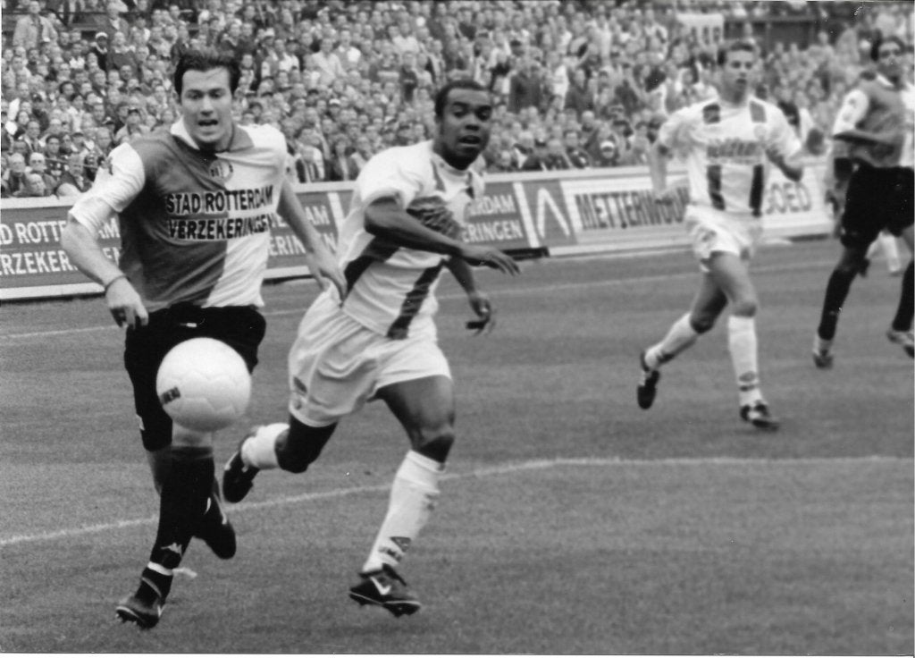 fotokaart Piet Bouts 14-10-2001 Feyenoord - Groningen 2x, Verzamelen, Sportartikelen en Voetbal, Verzenden, Zo goed als nieuw