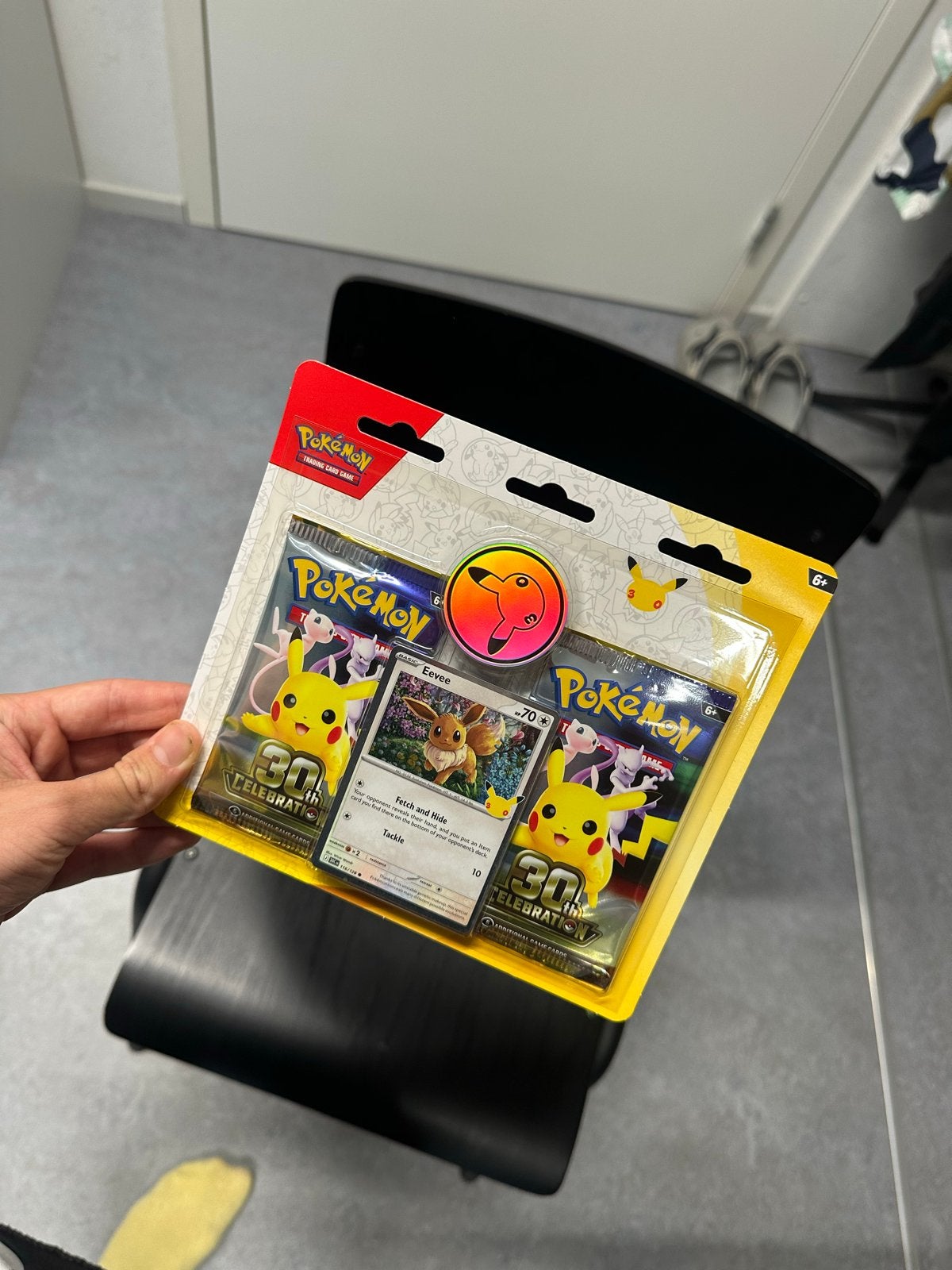 Pokémon 30th Celebration Set met Eevee kaart, Ophalen of Verzenden, Nieuw, Meerdere kaarten