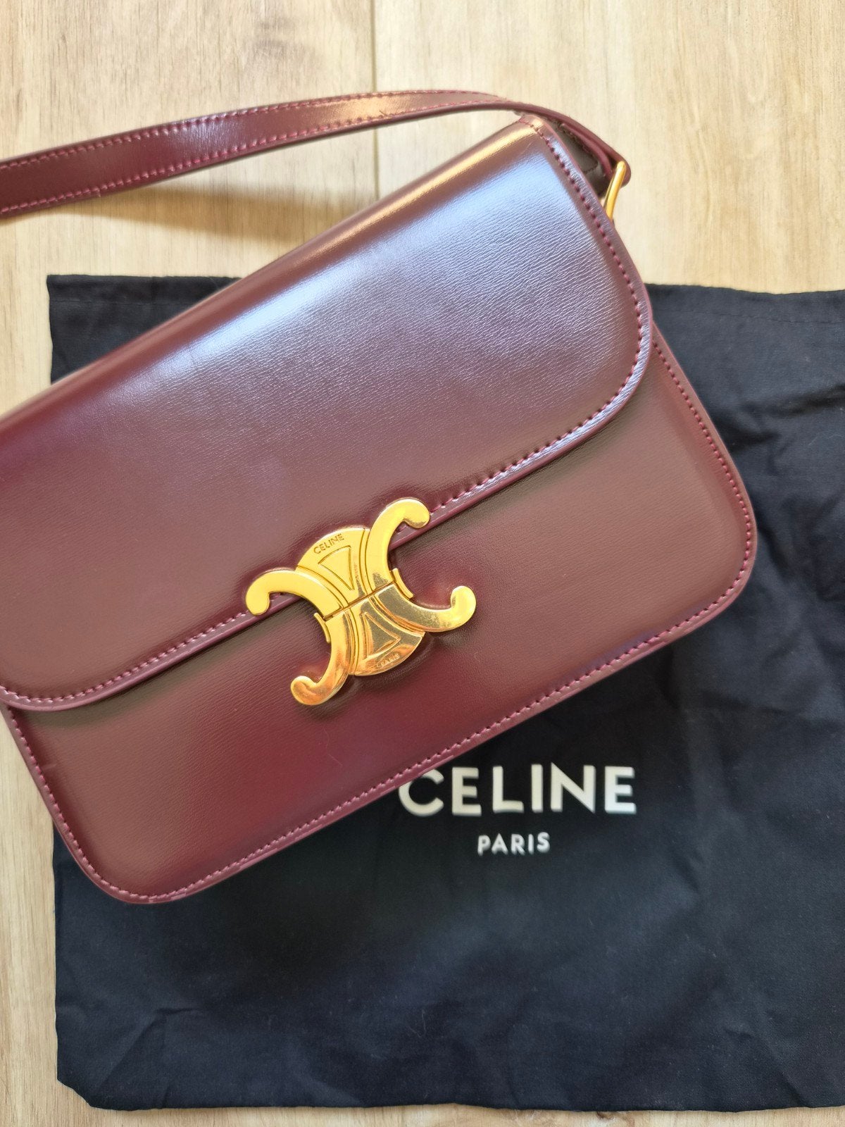 Celine Triomphe Shoulder Bag – Bordeaux – Goudkleurige hardw, Ophalen of Verzenden, Zo goed als nieuw, Overige merken