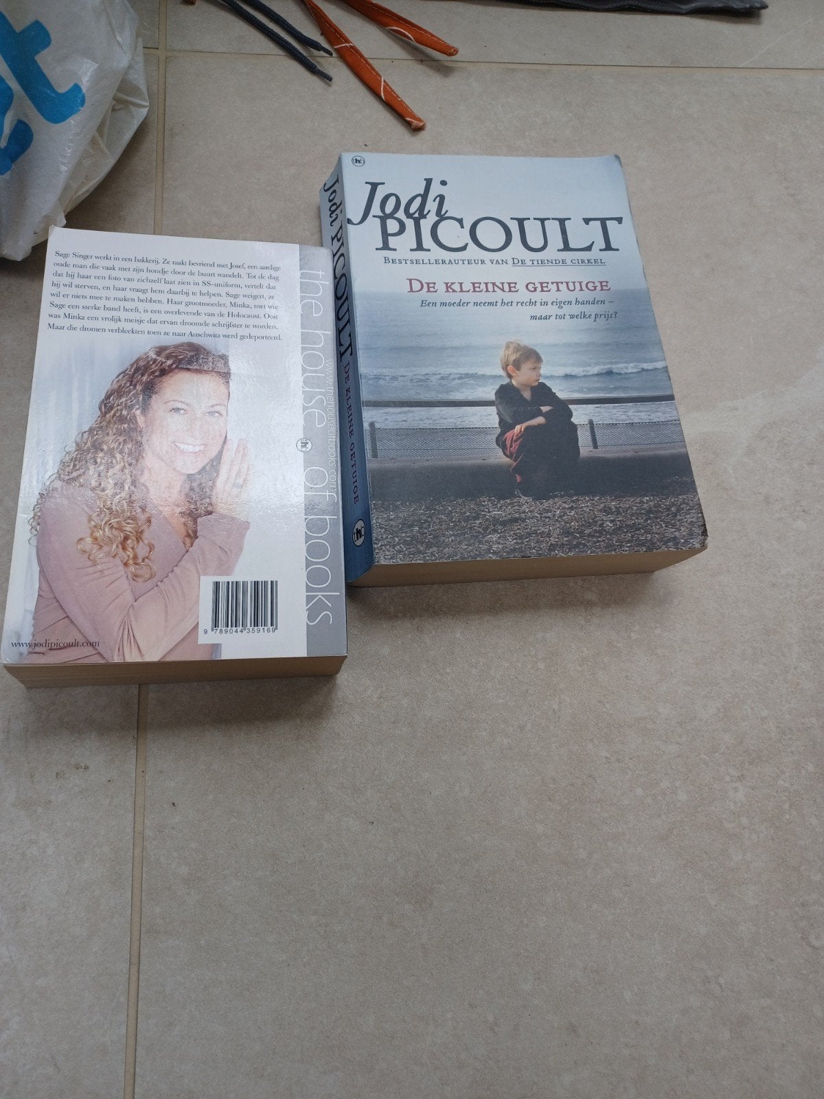 2x boeken Jodi Picould Trillers/ roman, Ophalen of Verzenden, Zo goed als nieuw, Jodi Picoult, Nederland