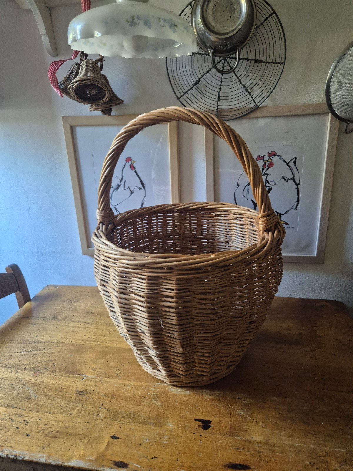 Vintage rieten mand met handvat - Landelijke stijl, Huis en Inrichting, Gebruikt, Mand, Gevlochten, Ophalen of Verzenden