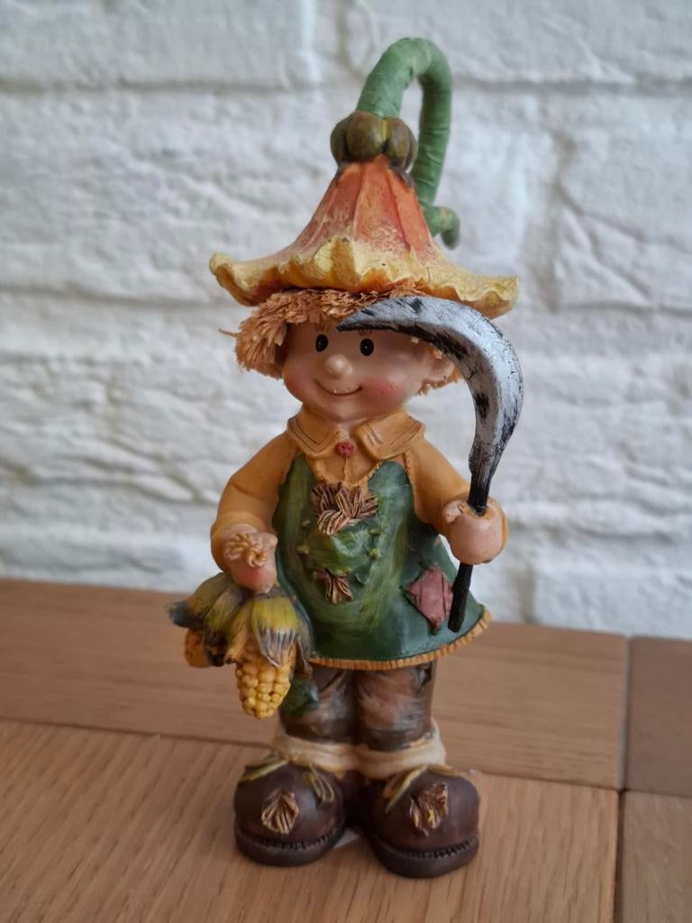Herfst beeldje. Polystone. Popje met bloemhoed, maïs. H 15cm, Verzamelen, Beelden en Beeldjes, Ophalen of Verzenden, Zo goed als nieuw