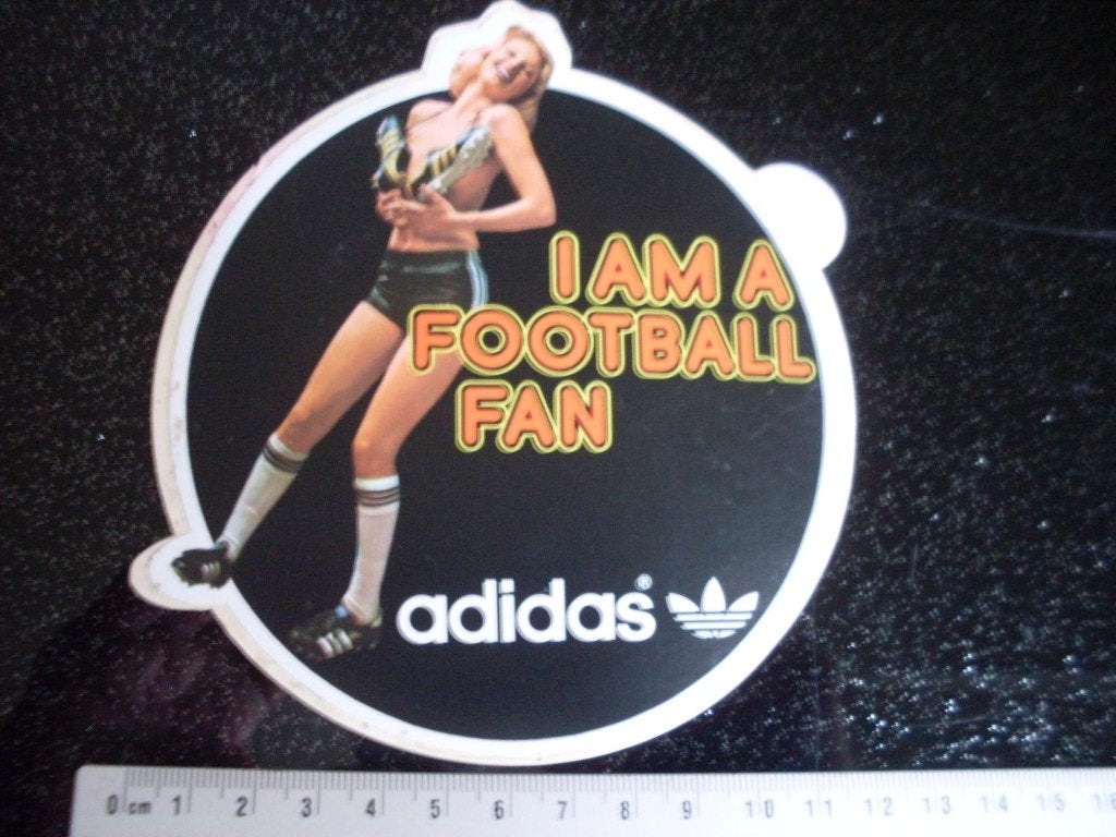sticker adidas logo i am a foorball fan babe pin-up, Verzenden, Zo goed als nieuw, Merk