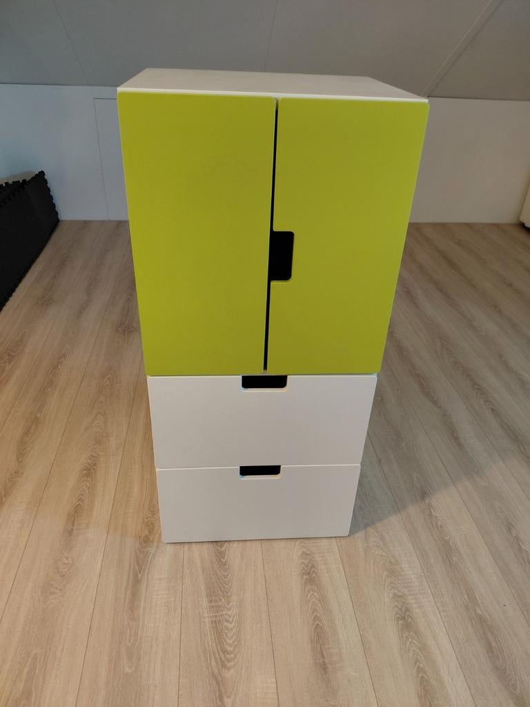 IKEA STUVA Kast met lades en deuren + een tafel met lade, Kinderen en Baby's, Kinderkamer | Commodes en Kasten, Ophalen, Gebruikt