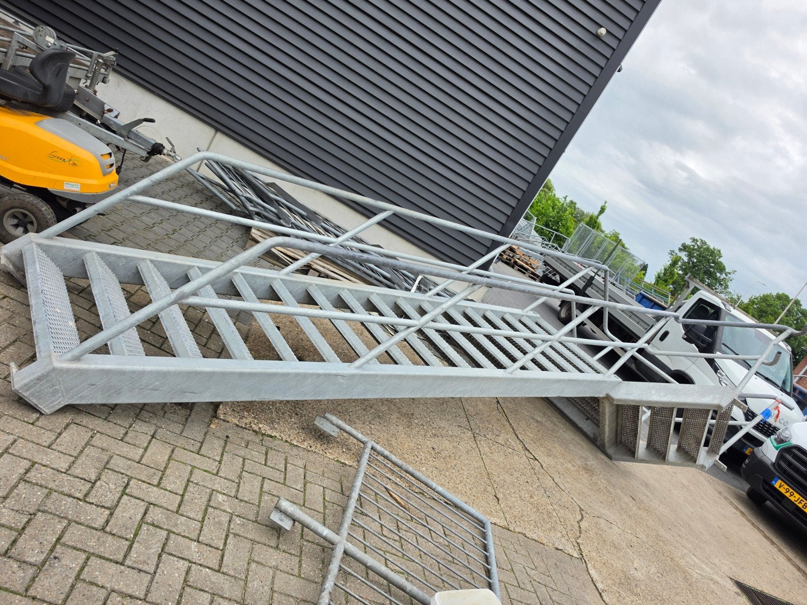 Stalen hoektrap gegalv. Hoog 3.95mtr nor097, Ophalen, Minder dan 2 meter