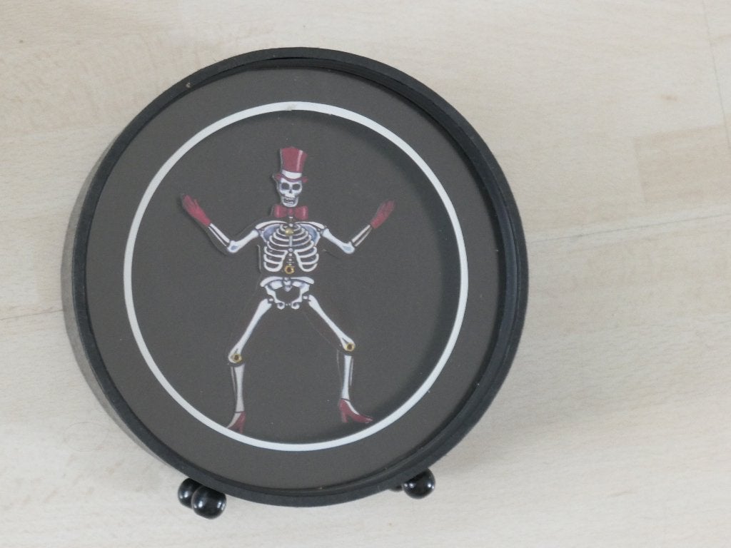spaarpot dansend geraamte met muziek can can, mechanisch, Verzamelen, Spaarpotten, Zo goed als nieuw, Overige thema's, Kunststof