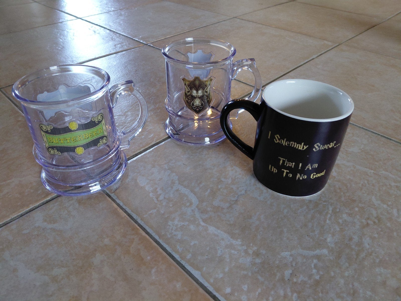 Harry Potter Mokken - Butterbeer en HP Logo, Overige typen, Kunststof, Ophalen of Verzenden, Zo goed als nieuw