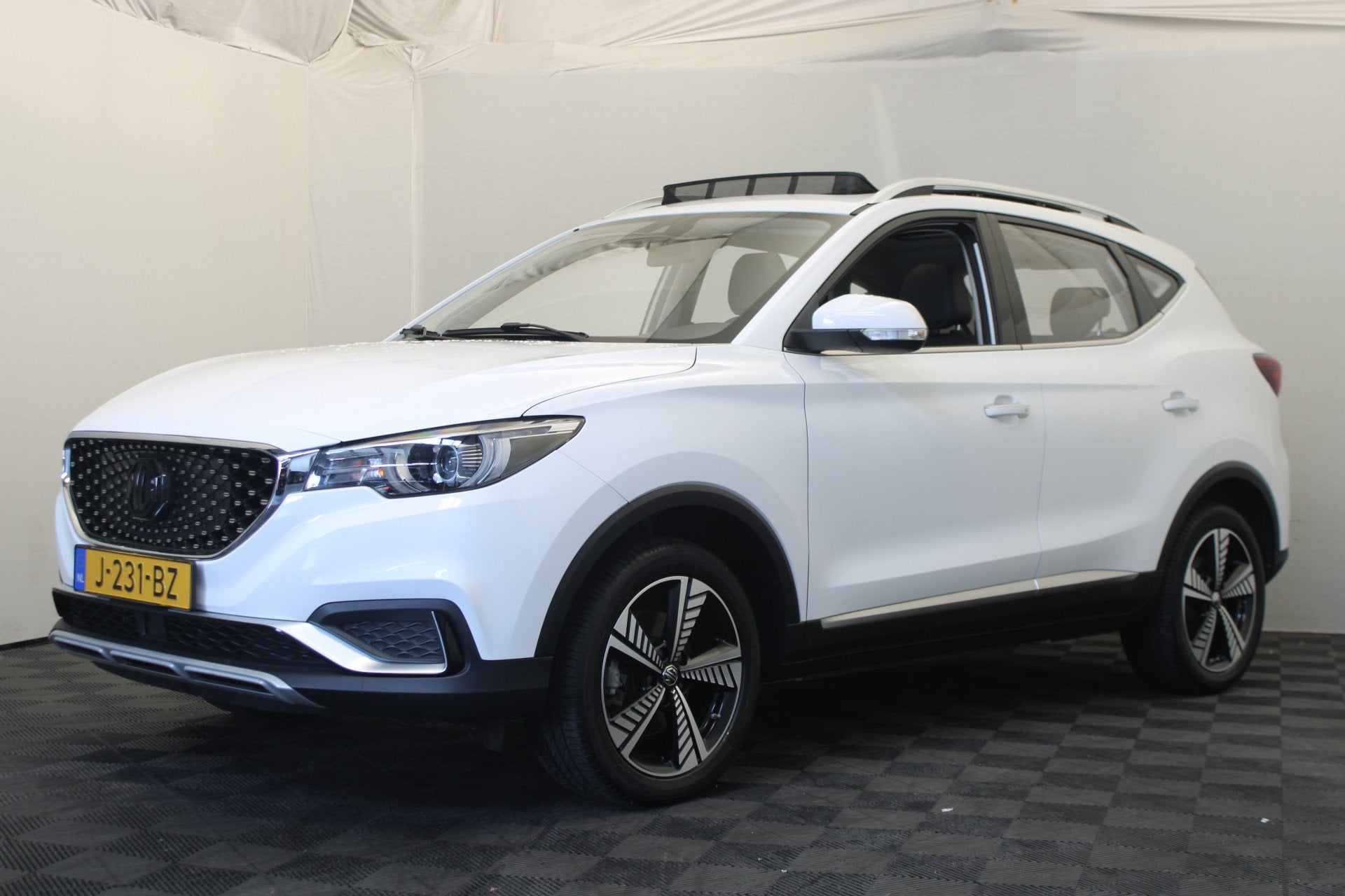 MG Mg Zs EV Luxury 45 kWh |Pano|Camera| (bj 2020, automaat), Auto's, MG, Gebruikt, Zwart, 143 pk, ZS
