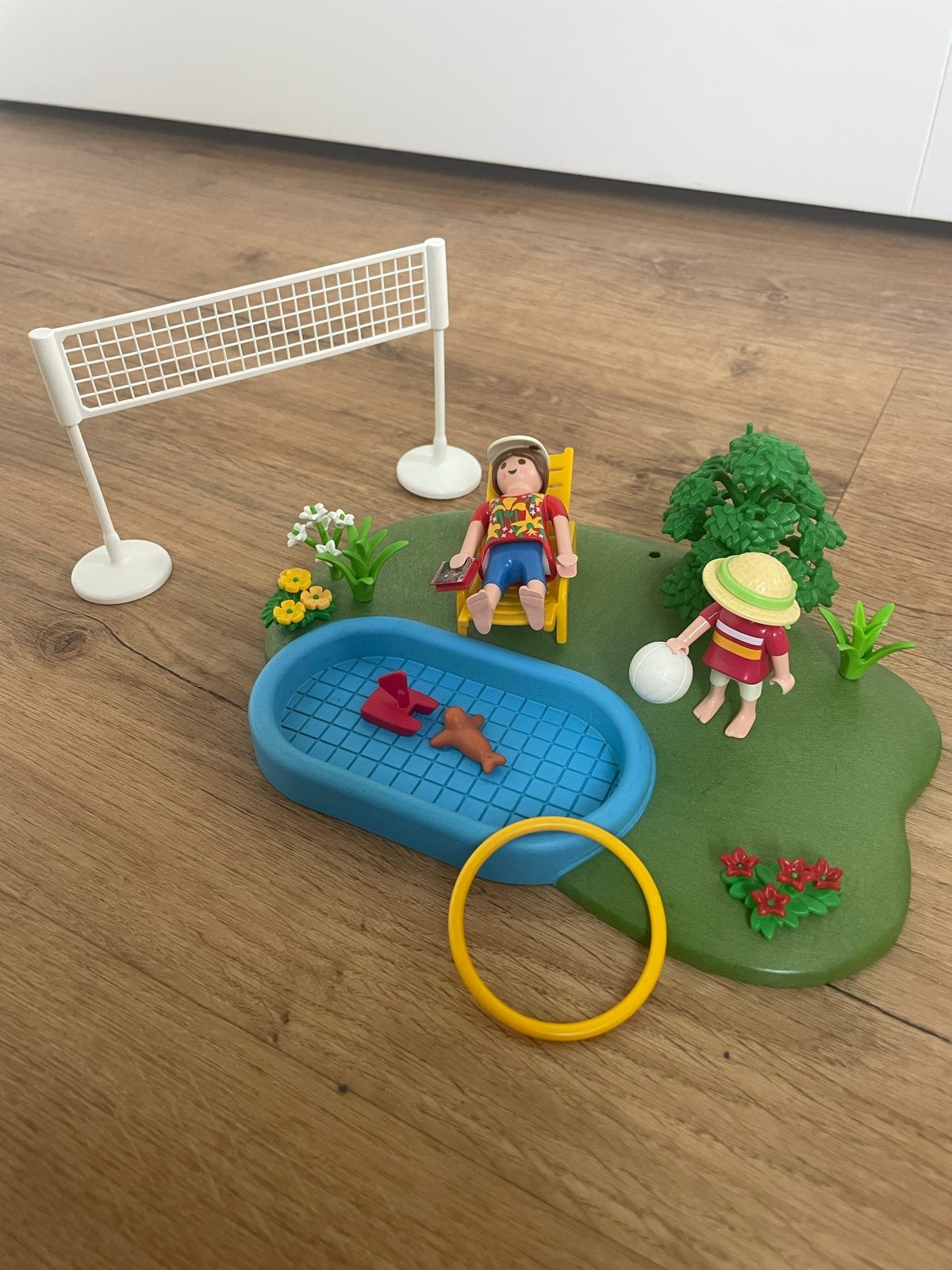 Playmobil zomerse set met zwembad en volleybalnet, Ophalen of Verzenden, Gebruikt, Complete set