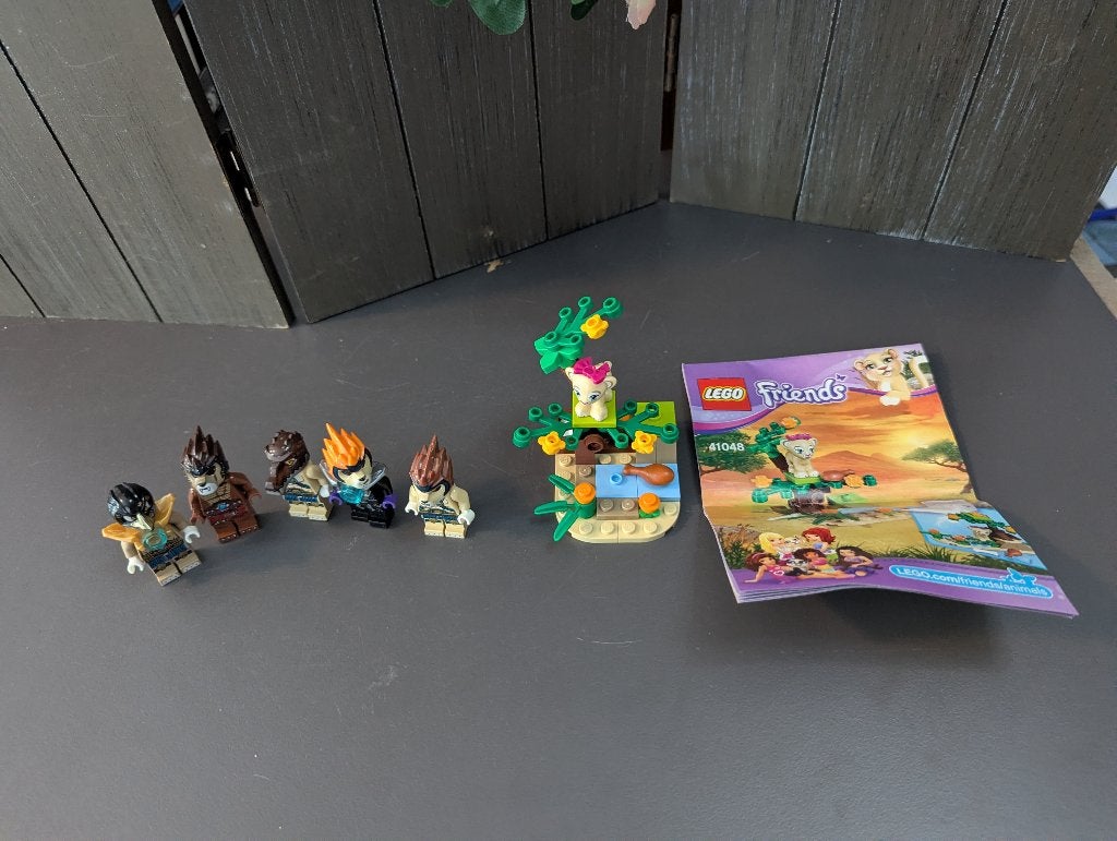 Lego Friends setje met Lego Legend Chima figuren, Ophalen of Verzenden, Zo goed als nieuw