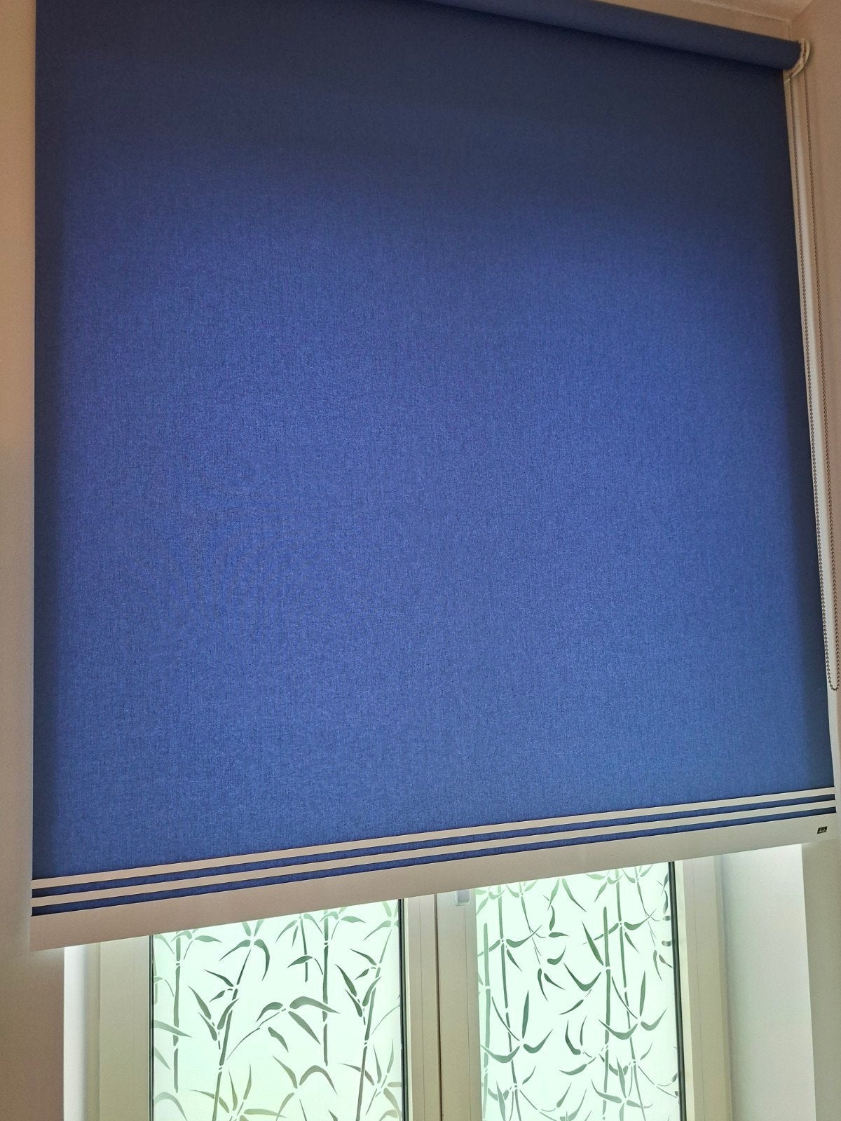 Luxaflex Rolgordijn Blauw met Witte Strip 120x250 cm, Huis en Inrichting, Stoffering | Gordijnen en Lamellen, Ophalen, Gebruikt