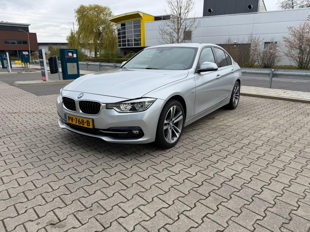 BMW 3-Serie 320i m-pakket 184pk Aut 2017 Grijs NL-Auto Sedan, Auto's, 1998 cc, Achterwielaandrijving, 1800 kg, 4 cilinders