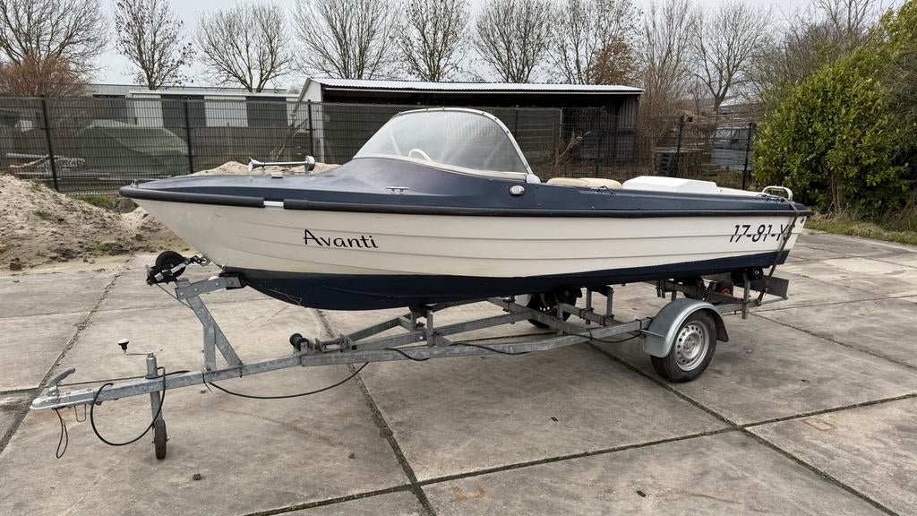 Nette boot met trailer inboord, Watersport en Boten, Motorboten en Motorjachten, Gebruikt, Overige materialen, Tot 6 meter, Benzine