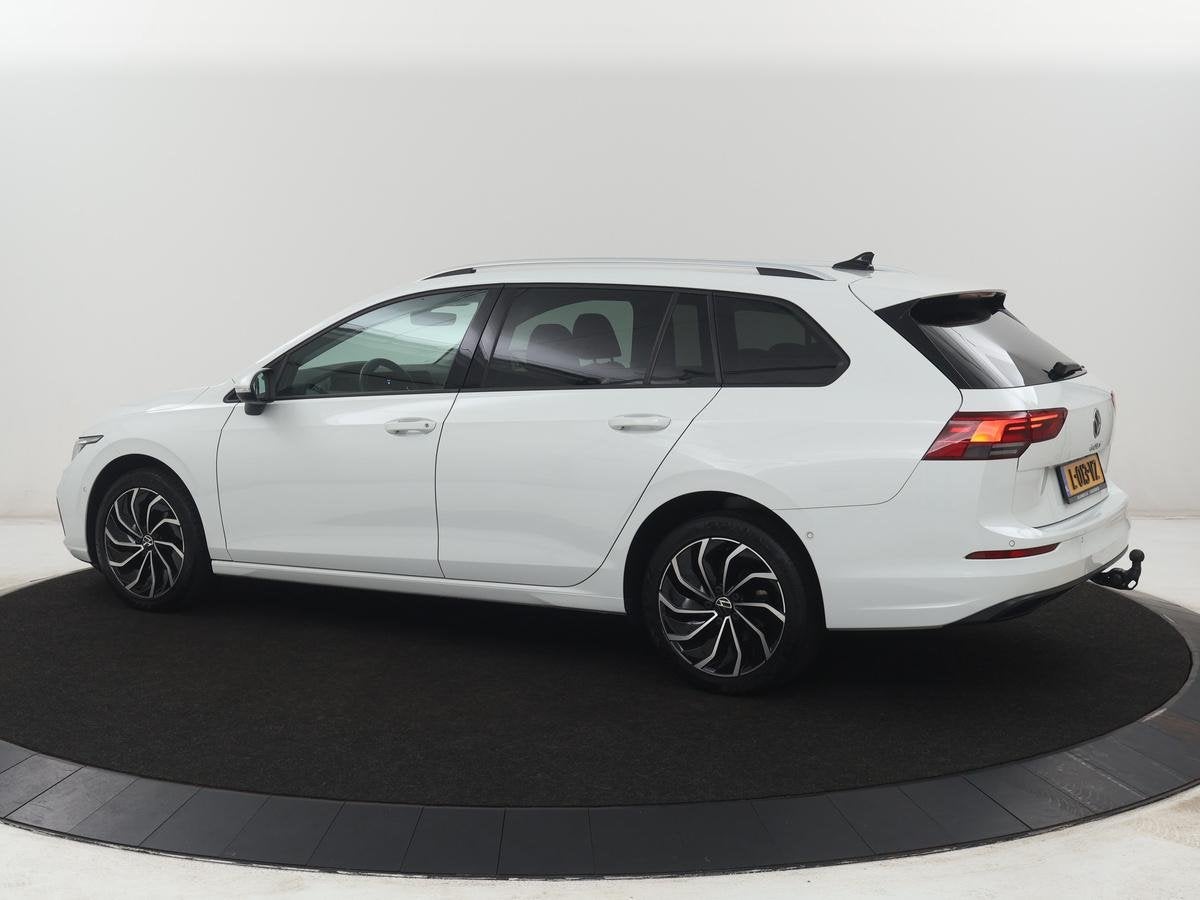 Foto 2 van Volkswagen Golf Variant 1.5 eTSI Life Business | Trekhaak |