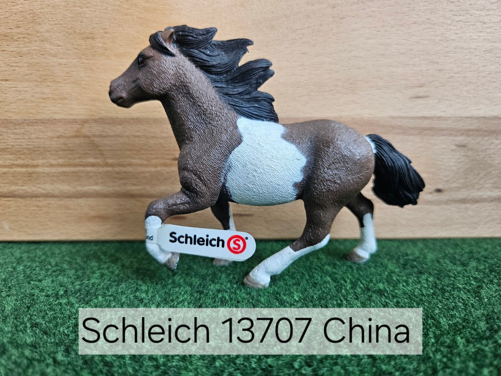 Schleich 13707 IJslander hengst met vaantje uit 2012, Ophalen of Verzenden, Zo goed als nieuw, Paard, Beeldje of Figuurtje