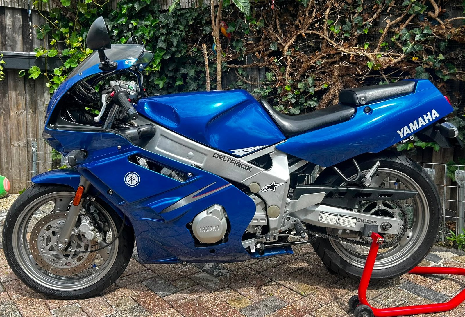 1991 Yamaha FZR 600 Deltabox, Motoren, Handgeschakeld, 12 t/m 35 kW, 4 cilinders, Nieuw