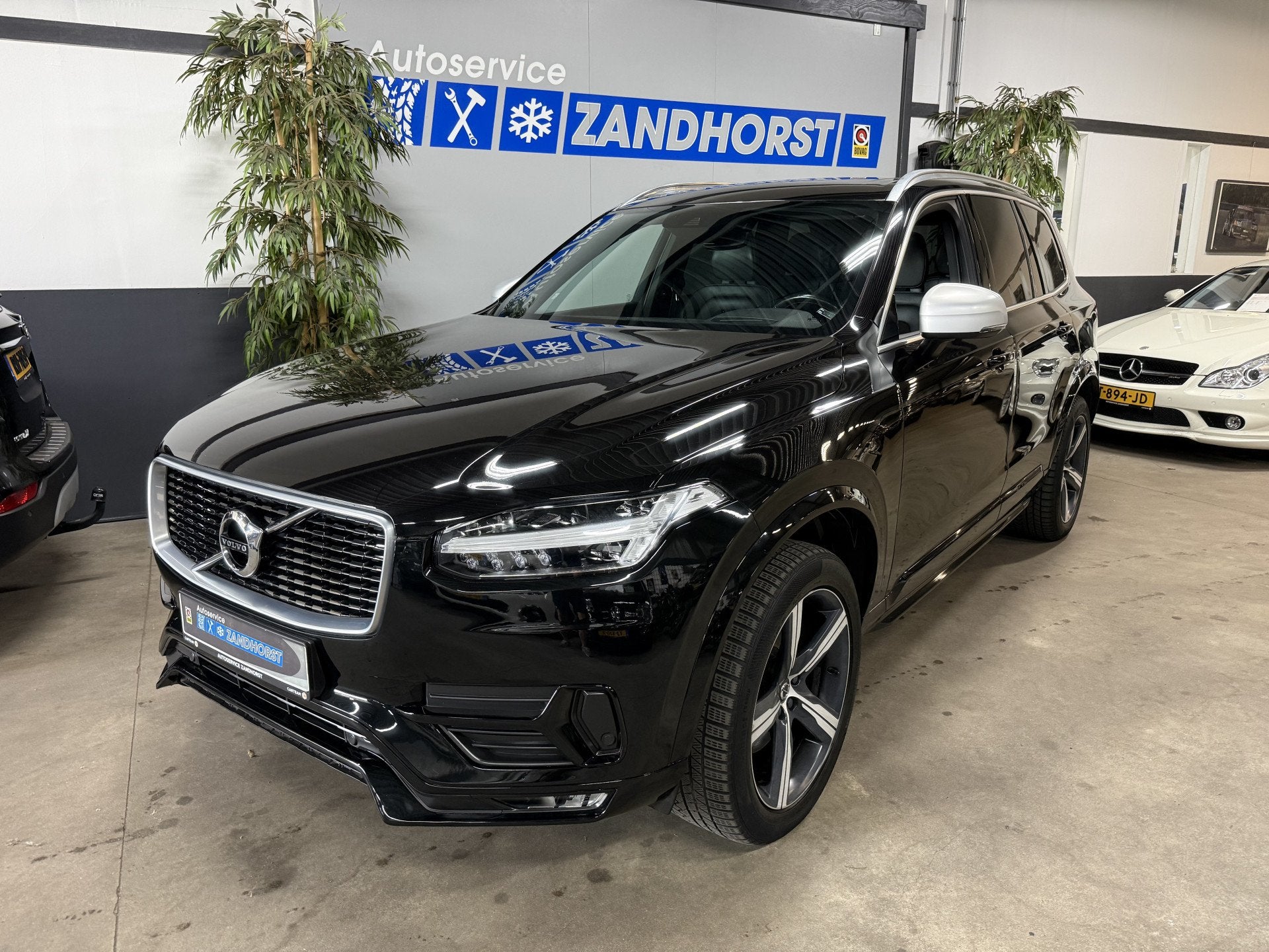 Volvo XC90 2.0 T5 AWD R-Design // Panodak // Caplay // sport, Gebruikt, Euro 6, 4 cilinders, Leder