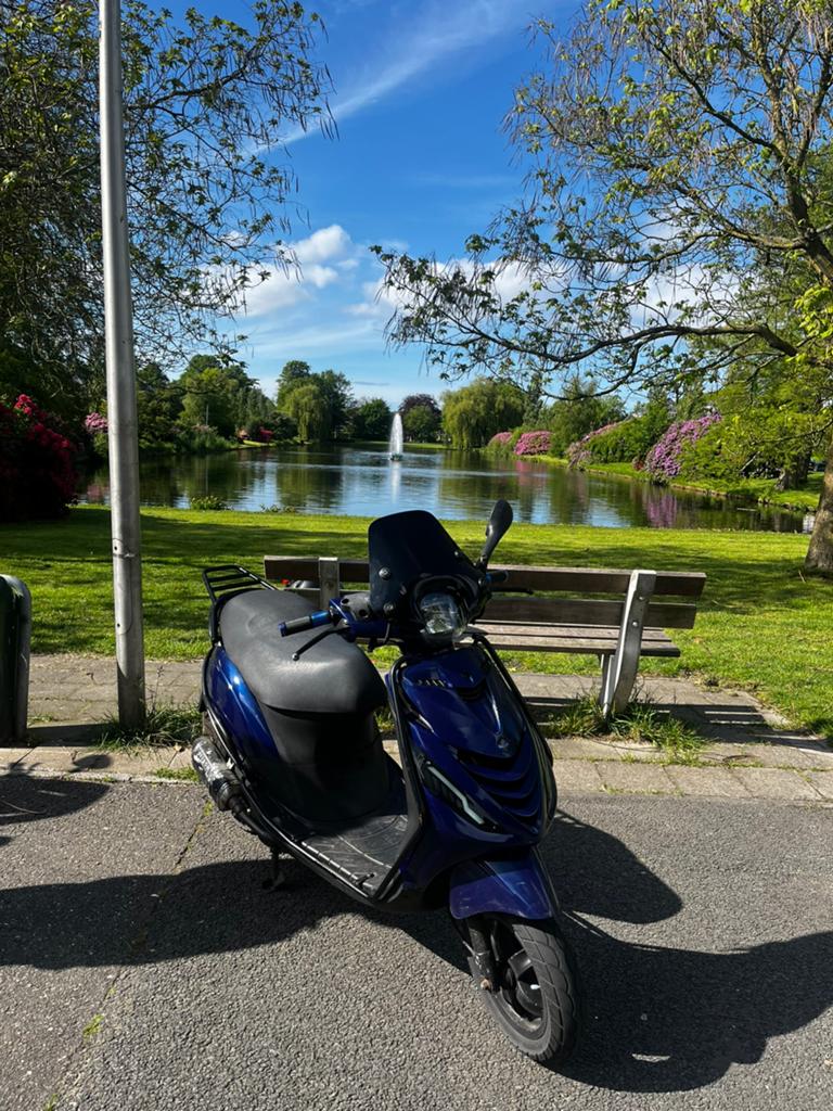 Piaggio zip 4 takt 50cc FULL OPTION, Fietsen en Brommers, Ophalen, Gebruikt, Maximaal 45 km/u, Zip