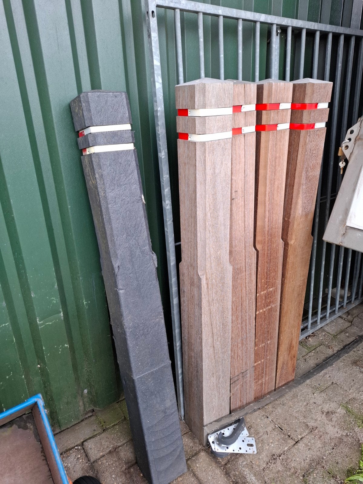 4 hardhouten palen, 1 plastic, Ophalen, Hout, Minder dan 3 meter, 1 tot 2 meter