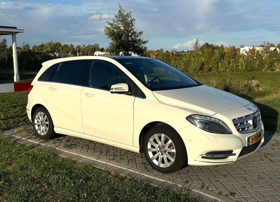Mercedes-Benz B-Klasse 1.5 CDI B180 5DRS BE Dct7 2014 Wit, Stof, 4 cilinders, Wit, Diesel