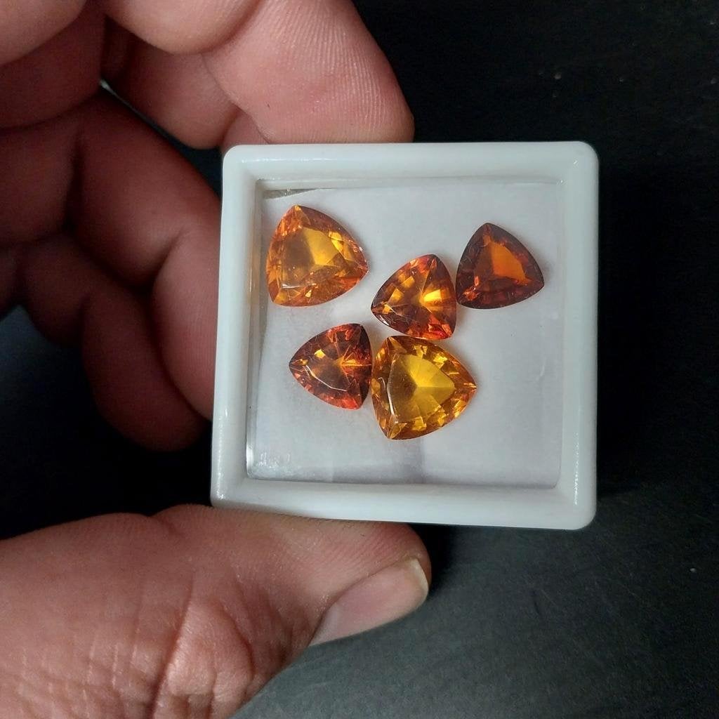 5 mooie triljant gefaceteerde barnsteen, Verzamelen, Mineralen en Fossielen, Ophalen of Verzenden