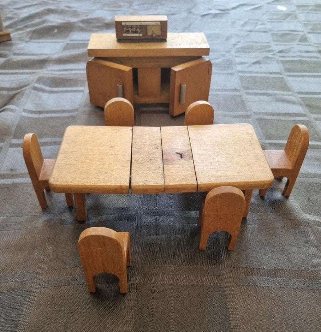 vintage Miniatuur Meubels poppenhuis tafel stoel kast radio, Ophalen of Verzenden, Zo goed als nieuw, Gebruiksvoorwerp