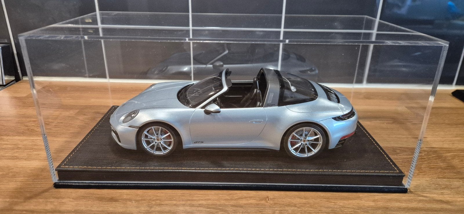 Porsche 911 992 Targa Minichamps 1 18, Ophalen of Verzenden, Zo goed als nieuw, MiniChamps