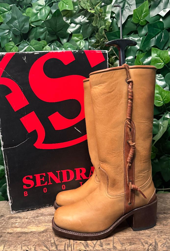 Nieuwe prachtige blokhak laarzen van Sendra maat 37, Kleding | Dames, Schoenen, Nieuw, Hoge laarzen, Bruin, Ophalen of Verzenden