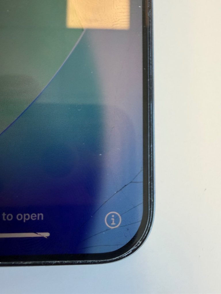 iPhone 15 Pro - klein barstje rechtsonder in scherm, Telecommunicatie, Mobiele telefoons | Apple iPhone, 256 GB, Gebruikt, 89 %