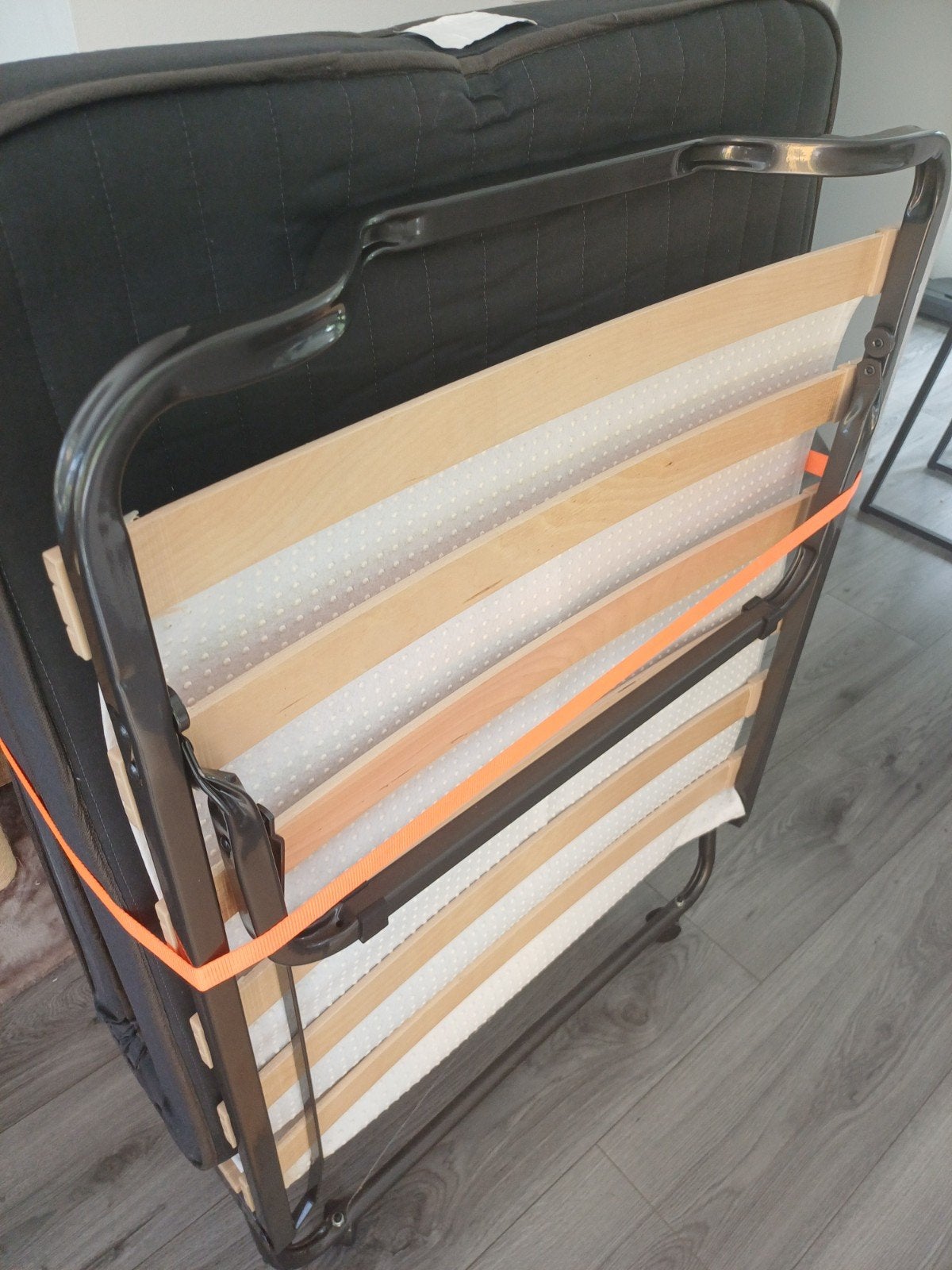 Opvouwbaar logeerbed met matras en hoes - Zo goed als nieuw, Huis en Inrichting, Ophalen, Eenpersoons, Zwart, Zo goed als nieuw