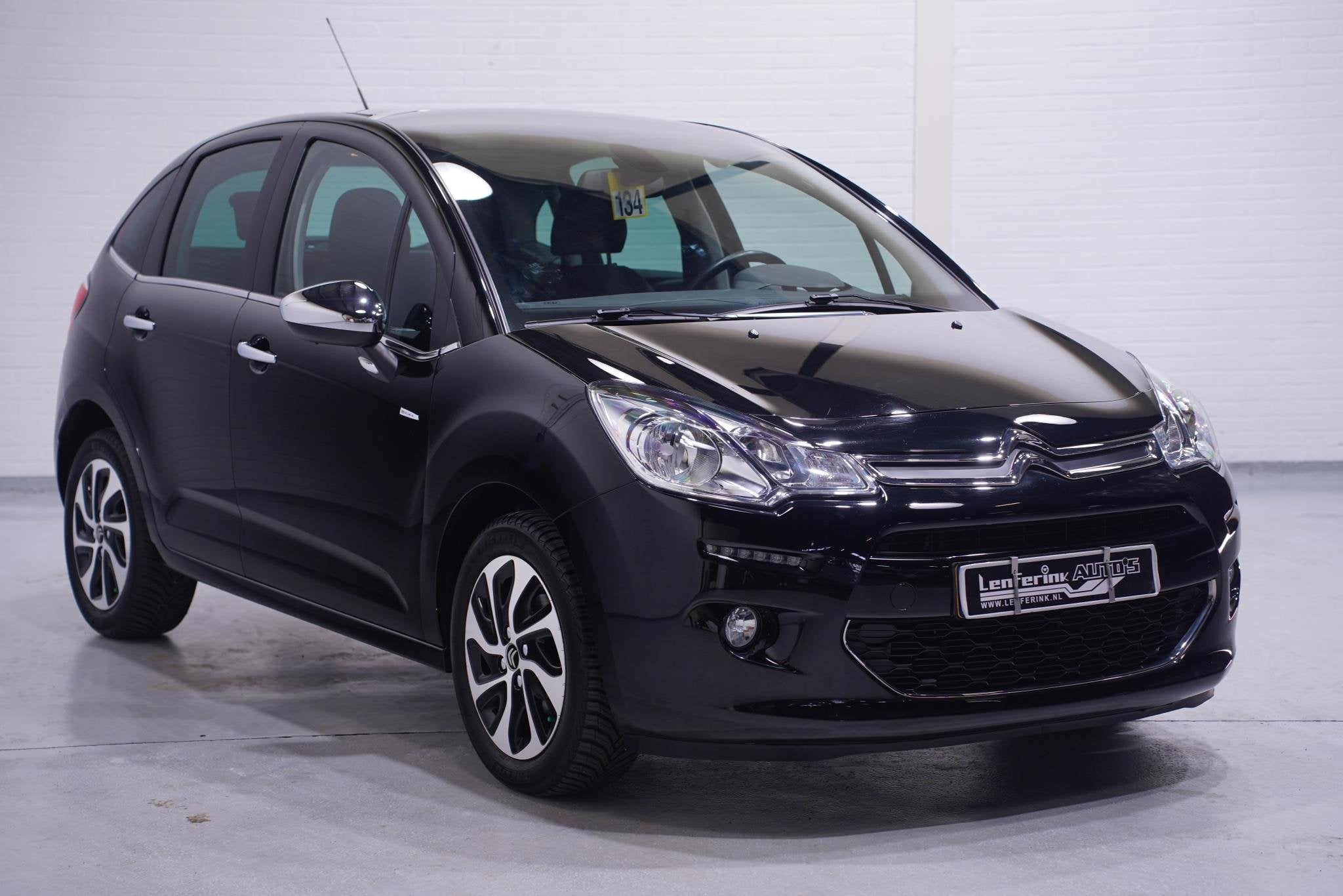 Citroen C3 1.2 PureTech Exclusive Automaat Private glas Trek, Auto's, Citroën, Stof, Euro 6, 1199 cc, 82 pk
