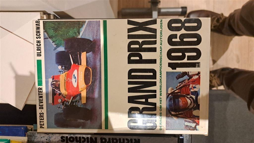 boeken : Formule 1 Ullrich Schwab jaarboeken 16x tussen 1968, Boeken, Auto's | Boeken, Ophalen of Verzenden, Nieuw, Algemeen