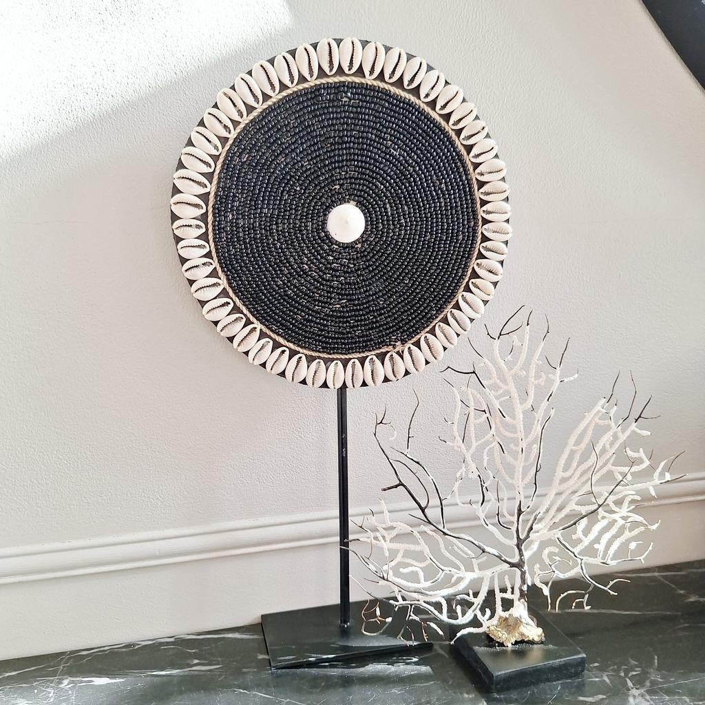Prachtig zwart kralen schelpen ornament op voet, Huis en Inrichting, Ophalen, Nieuw, X, X