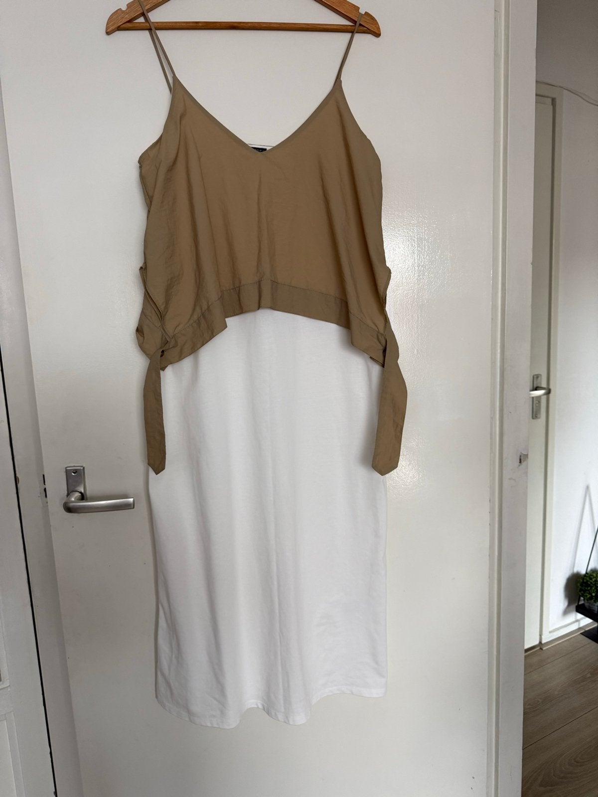 Zara jurk beige/wit maat S nieuw, Beige, Nieuw, Ophalen of Verzenden, Maat 36 (S)