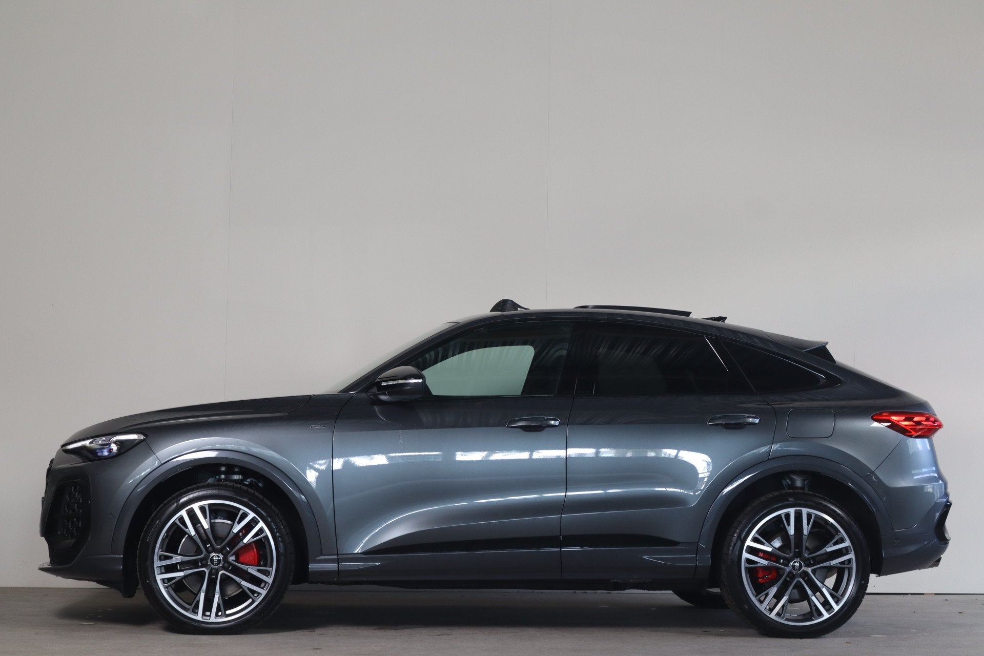 Audi Q5 Sportback 2.0 TFSI e-hybrid quattro S Competition Pa, Automaat, Gebruikt, 4 cilinders, 38 km/l