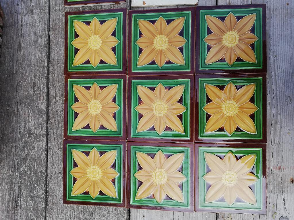 36 stuks Antieke wandtegels met warmgele afbeelding bloem, Antiek en Kunst, Ophalen