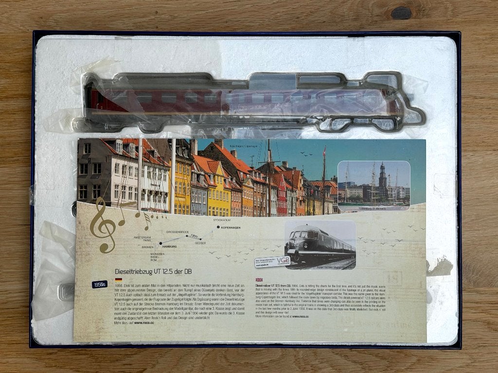 Foto 2 van DB dieseltreinstel VT12.5 - Music Edition (Roco 63136)