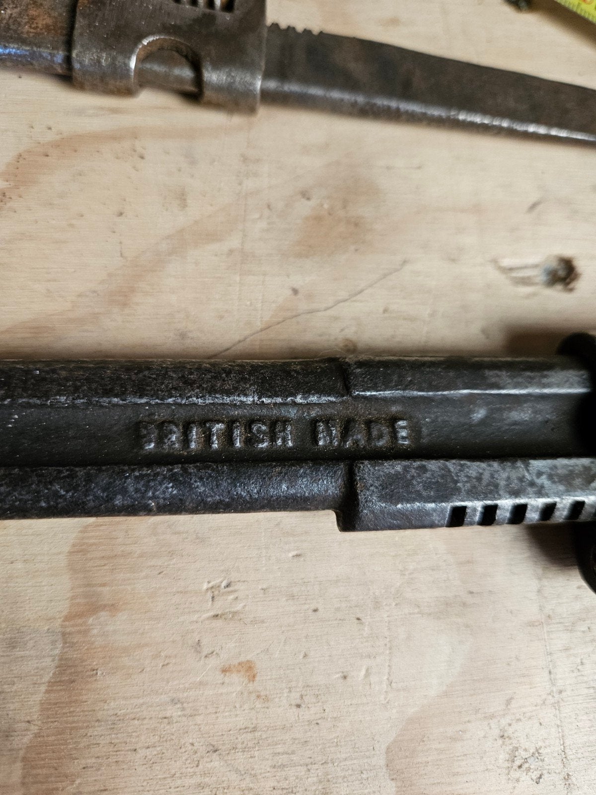 Foto 4 van verstelbare moersleutels "monkey wrenches"
