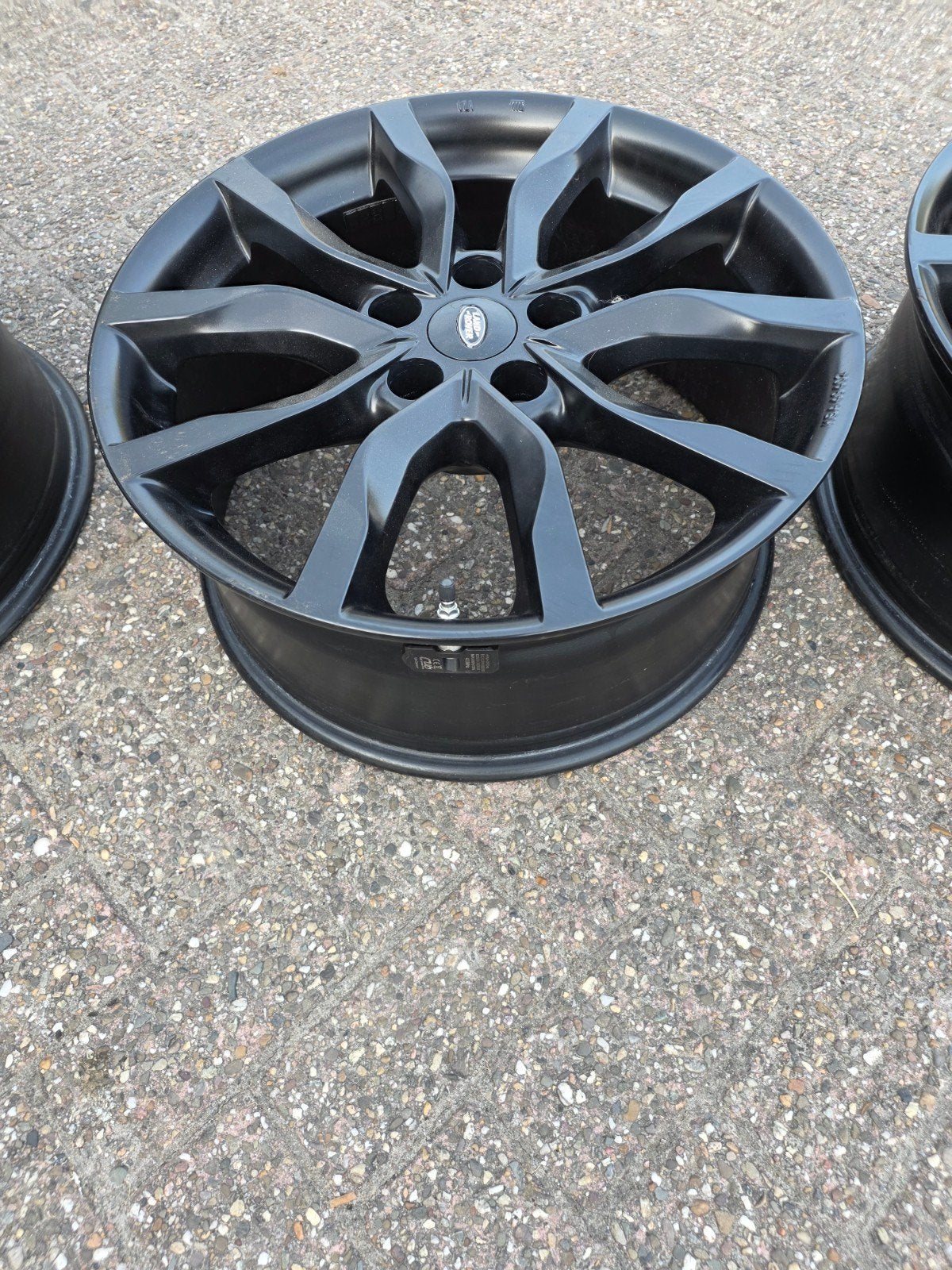 Lichtmetalen  zwarte Velgen met TPMS sensoren, Gebruikt, Banden en Velgen, Winterbanden, 235 mm