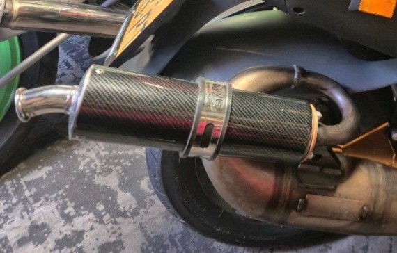 Demper PM tuning carbon (gewrapped) Piaggio Gilera 172cc, Fietsen en Brommers, Ophalen of Verzenden, Zo goed als nieuw, Uitlaat