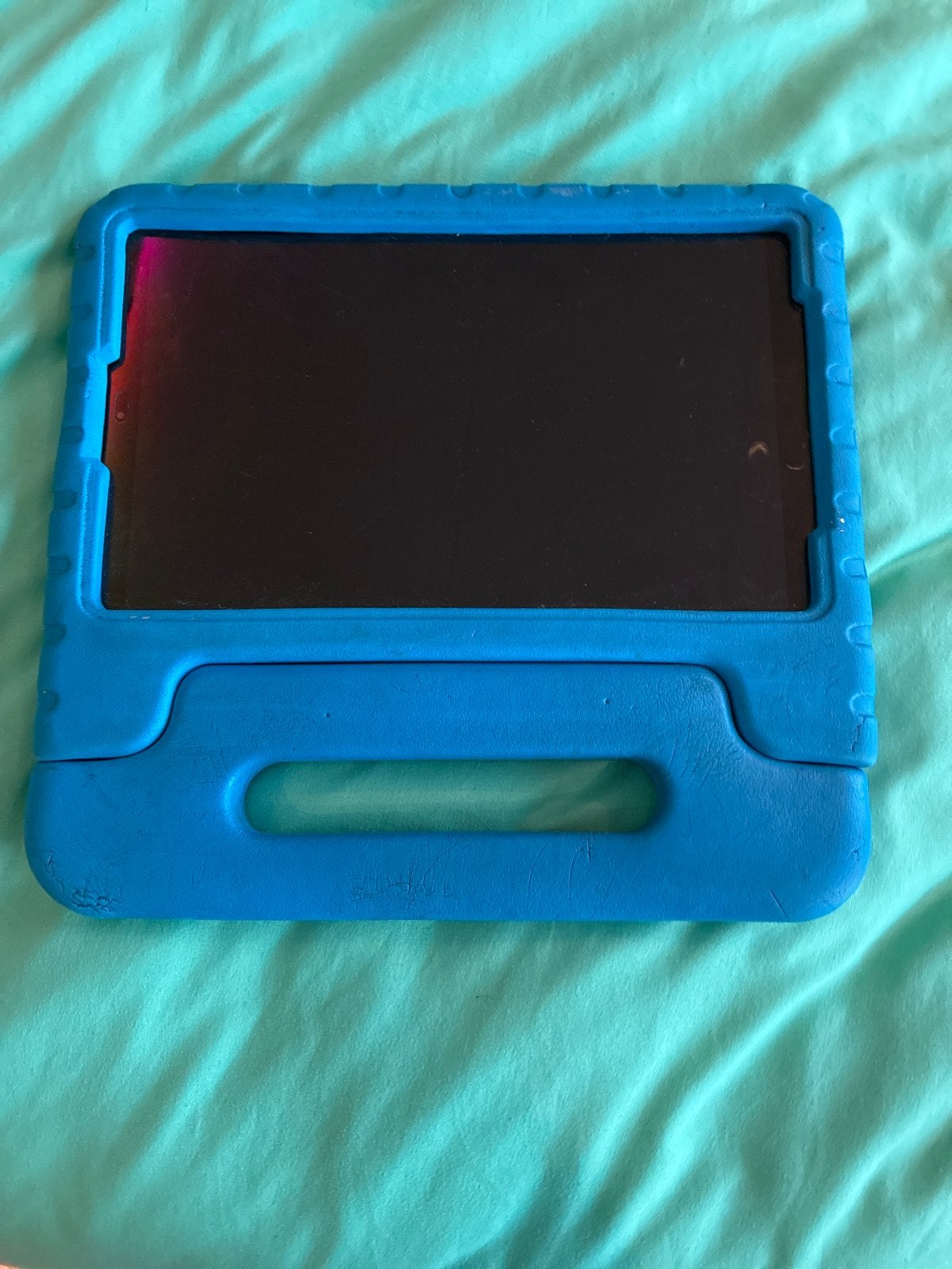 Gebruikte tablet met blauwe beschermhoes, Computers en Software, Gebruikt, Ophalen of Verzenden, Wi-Fi, 7 inch of minder