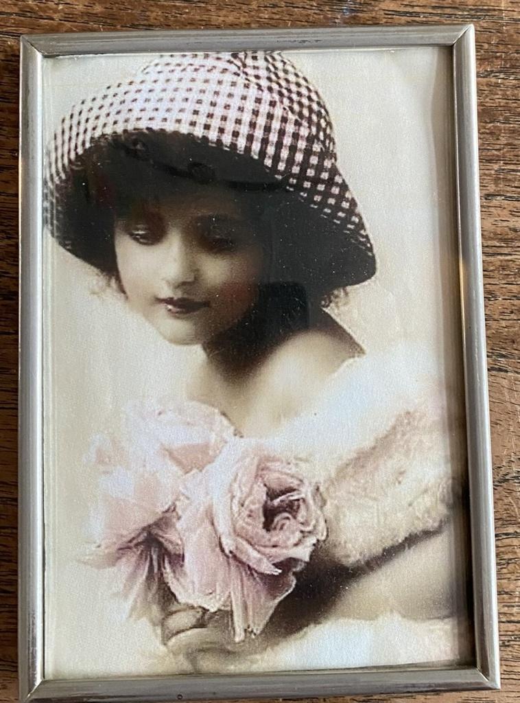 Oud fotolijstje in fraaie lijst (977), Antiek en Kunst, Antiek | Woonaccessoires, Ophalen of Verzenden