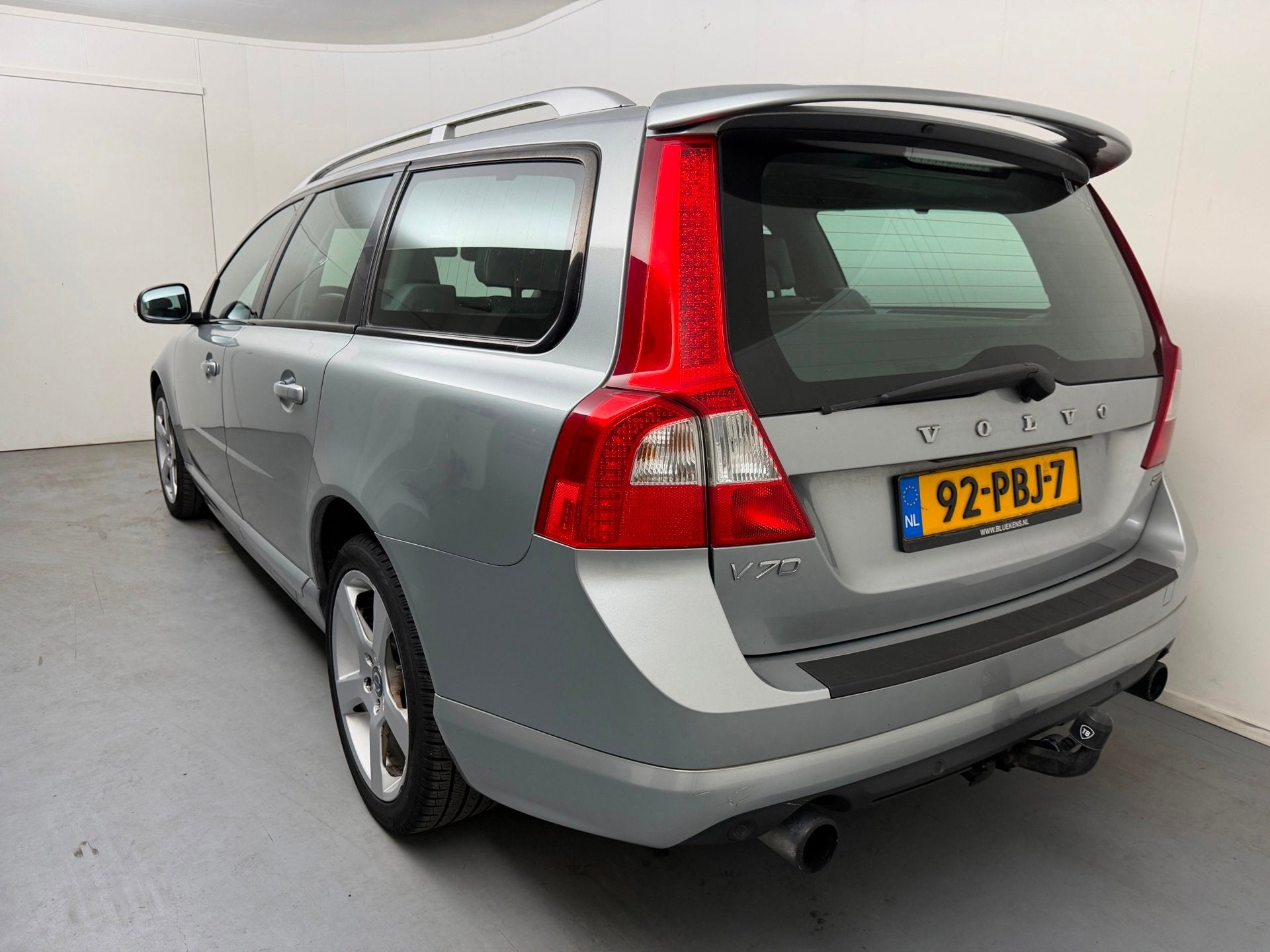 Volvo V70 2.0T R-Edition # Leder # Xenon # Trekhaak # Clima, 4 cilinders, 1558 kg, 93 €/maand, 203 pk